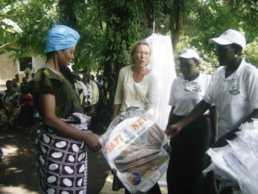 Giving out mosqito nets to the mothers of those who attend the school